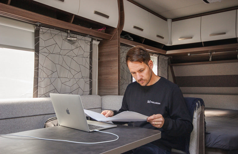 Matkailuvaunusta etätyöpiste - Tuomas Mustonen