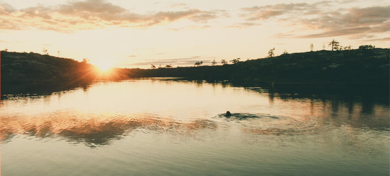VIDEO: Hyppää Elinan ja Veikan matkaan Suomen upeisiin maisemiin!