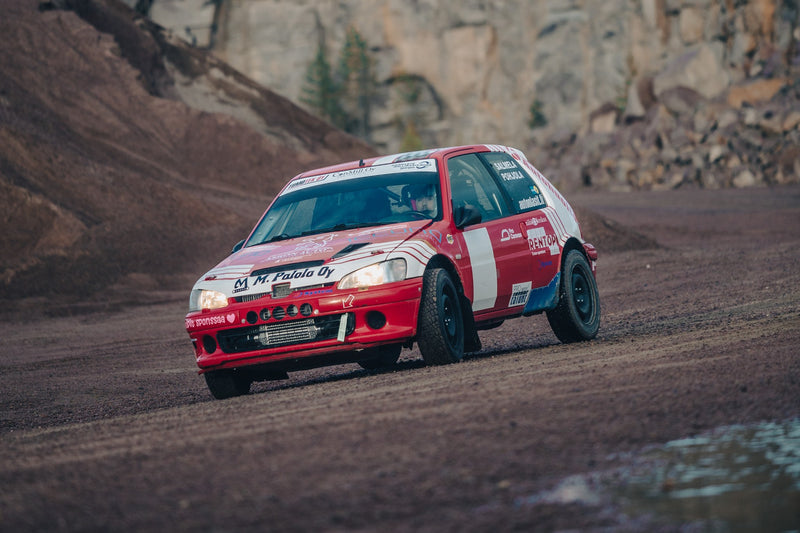 Ralliharrastus vei mukanaan - Ylivieskan huollon asentajat