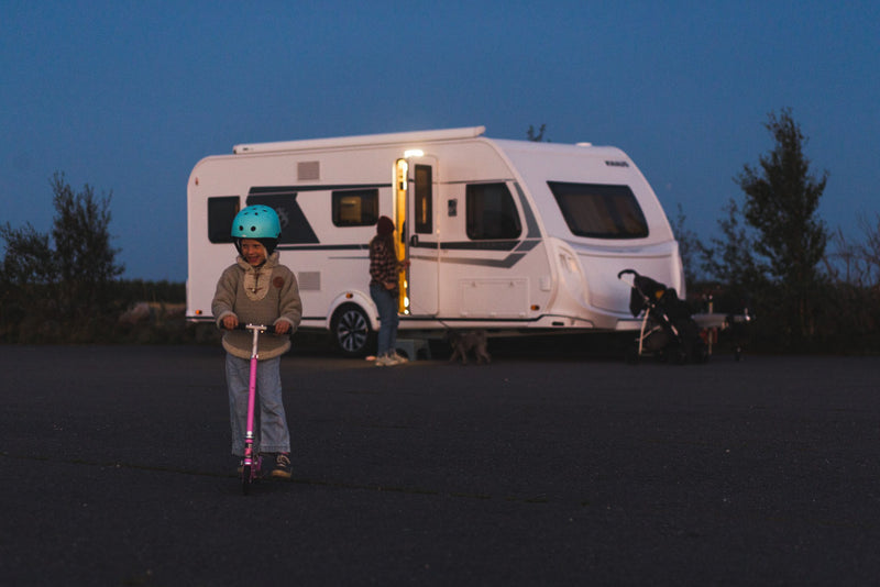 Matkailuajoneuvo lapsiperheelle - vinkkejä ajoneuvon valintaan ja karavaanireissuille