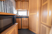 Lataa kuva Galleria-katseluun, Dethleffs A 5832