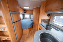 Lataa kuva Galleria-katseluun, Adria Coral Silver S 650SP