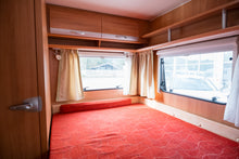 Lataa kuva Galleria-katseluun, Dethleffs CAMPER