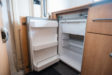 Ladda upp bild till gallerivisning, Hymer B 544
