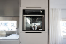 Lataa kuva Galleria-katseluun, Adria Astella