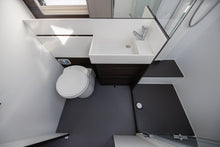 Lataa kuva Galleria-katseluun, Adria Astella