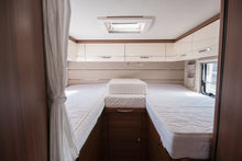 Ladda upp bild till gallerivisning, LMC Cruiser T 673G
