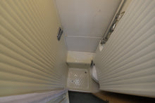 Lataa kuva Galleria-katseluun, Dethleffs Globebus T001