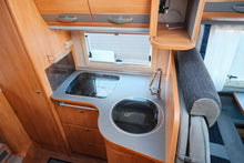 Lataa kuva Galleria-katseluun, Adria Coral S 670 SL