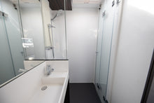 Lataa kuva Galleria-katseluun, Adria Astella