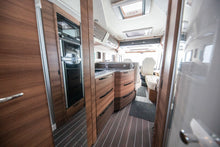 Lataa kuva Galleria-katseluun, Knaus Sun I 900 LX