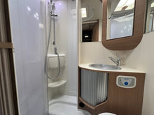 Lataa kuva Galleria-katseluun, Adria Matrix Axess M 680 SP