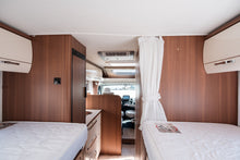 Ladda upp bild till gallerivisning, LMC Cruiser T 673G