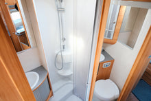 Lataa kuva Galleria-katseluun, Adria Coral S 670 SL