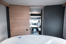 Lataa kuva Galleria-katseluun, Knaus Live Wave 700 LX