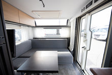 Lataa kuva Galleria-katseluun, Adria Astella