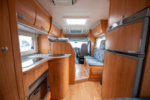 Lataa kuva Galleria-katseluun, Adria Coral Silver S 650SP