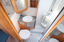 Lataa kuva Galleria-katseluun, Adria Coral S 670 SL