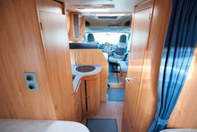 Lataa kuva Galleria-katseluun, Adria Coral S 670 SL