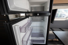 Lataa kuva Galleria-katseluun, Adria Astella