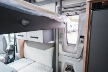 Lataa kuva Galleria-katseluun, Knaus Live Wave 700 LX