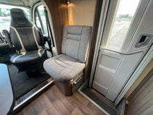 Lataa kuva Galleria-katseluun, Kabe Travel Master C 740 LGB