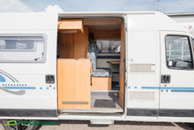 Lataa kuva Galleria-katseluun, Adria Win 560