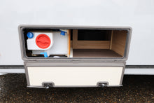 Lataa kuva Galleria-katseluun, Knaus Südwind 60 Years