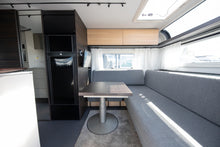 Lataa kuva Galleria-katseluun, Adria Astella