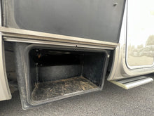 Lataa kuva Galleria-katseluun, Hymer B 514 SL Gold Edition