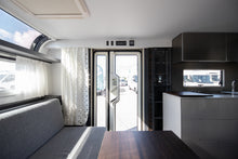 Lataa kuva Galleria-katseluun, Adria Astella