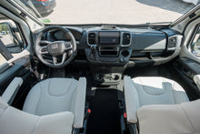 Ladda upp bild till gallerivisning, Rapido V62 R65 Edition