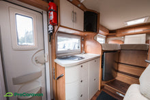 Lataa kuva Galleria-katseluun, Carthago T 143 C-Tourer