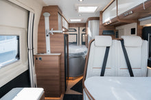 Ladda upp bild till gallerivisning, Rapido V62 R65 Edition