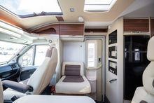 Ladda upp bild till gallerivisning, Adria Coral Supreme S 670 SLT