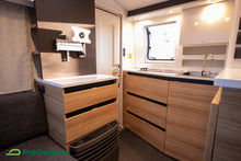 Lataa kuva Galleria-katseluun, Adria Action