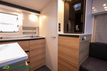 Lataa kuva Galleria-katseluun, Adria Action