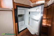 Lataa kuva Galleria-katseluun, Carthago T 143 C-Tourer