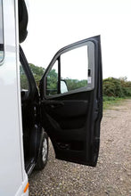 Lataa kuva Galleria-katseluun, Remis sivuikkunan pimennysverho REMIfront 4, MB Sprinter, oikea