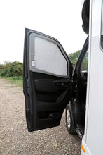 Lataa kuva Galleria-katseluun, Remis sivuikkunan pimennysverho REMIfront 4, MB Sprinter, vasen + nousukahva