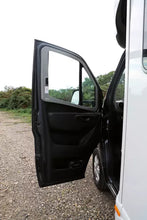 Lataa kuva Galleria-katseluun, Remis sivuikkunan pimennysverho REMIfront 4, MB Sprinter, vasen + nousukahva