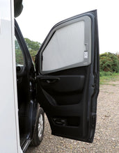Lataa kuva Galleria-katseluun, Remis sivuikkunan pimennysverho REMIfront 4, VW Crafter 2006-2016, oikea