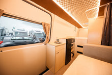 Ladda upp bild till gallerivisning, Mercedes-Benz Retkeilyauto