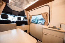 Ladda upp bild till gallerivisning, Mercedes-Benz Retkeilyauto