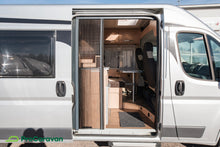 Lataa kuva Galleria-katseluun, Roadcar Van R 600
