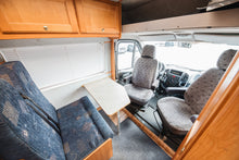 Ladda upp bild till gallerivisning, Casa Car 560