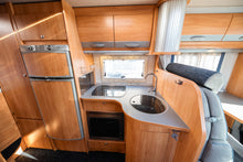 Lataa kuva Galleria-katseluun, Adria Coral S 680 SP