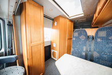 Ladda upp bild till gallerivisning, Casa Car 560