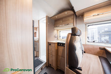 Lataa kuva Galleria-katseluun, Adria Matrix Axess M 680 SL