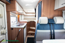Ladda upp bild till gallerivisning, LMC Breezer V 646G